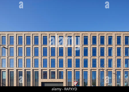 Élévation avant de porter la construction de maisons. Le porteur des capacités, Slough, Royaume-Uni. Architecte : T P Bennett, 2017. Banque D'Images