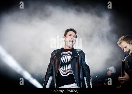 Le groupe de new wave Anglais Duran Duran effectue un concert live au Danish Music Festival 2016 NorthSide à Aarhus. Ici chanteur Simon Le Bon a vu sur scène. Le Danemark, 19/06 2016. À l'exception du Danemark. Banque D'Images