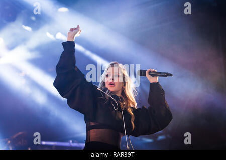 Le Danemark, Skanderborg - 11 août, 2017. La chanteuse et compositrice Ellie Goulding effectue un concert live au cours de la fête de la musique SmukFest danoise en 2017. À l'exception du Danemark. Banque D'Images