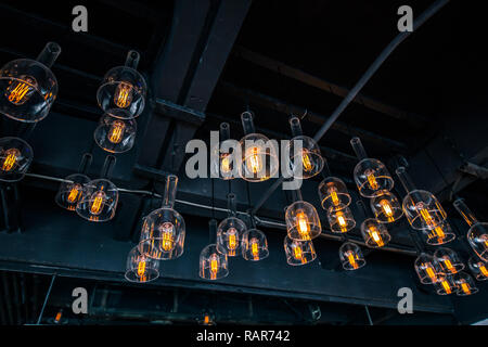 Vintage de plafond étanche lampe tungstène style loft décoration d'intérieur. Banque D'Images