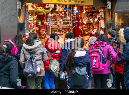 Marché de Noël en face de la cathédrale St Stephen's square, Vienne, Autriche. Banque D'Images