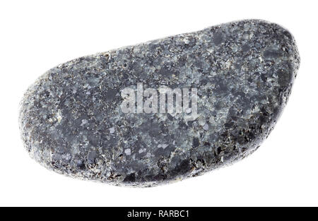 La macro photographie de minéraux naturels à partir de la collection géologique - péridotite tumbled stone avec phlogopite sur fond blanc Banque D'Images