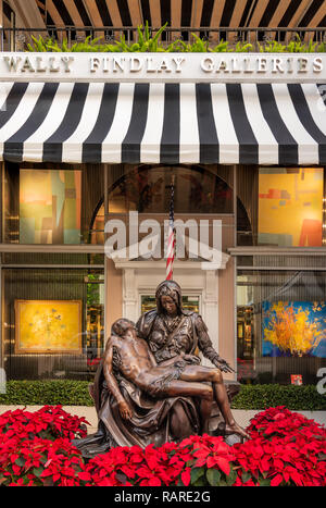 Réplique en bronze de la Pieta de Michel-Ange à Wally Findlay Galleries sur Worth Avenue à Palm Beach, en Floride. (USA) Banque D'Images