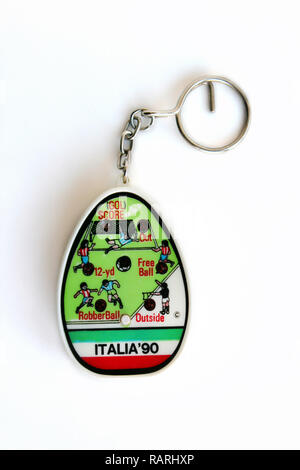 Italia 90 porte-clés jeu souvenir isolé sur fond blanc Banque D'Images