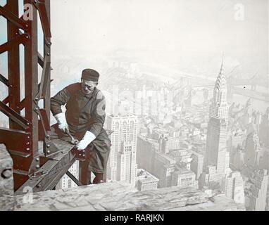 Photographie D Un Ouvrier Sur Le Cadre De L Empire State Building Photo Stock Alamy