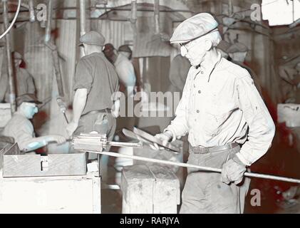 Millville, New Jersey - Bouteilles en verre. [L'homme au travail.], 1936, Lewis Hine, 1874 - 1940, était un photographe américain repensé Banque D'Images