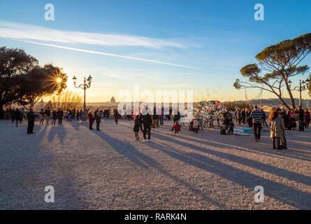 Rome (Italie) - Ville Borghese, la Piazza del Popolo, Piazza di Spagna, Pincio square et l'escalier de la Trinità dei Monti pendant les vacances de Noël Banque D'Images