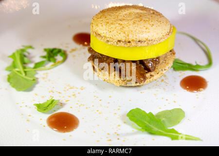 Un démarrage à base de foie gras servi en France. Le plat est le foie du canard. Banque D'Images