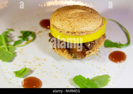 Un démarrage à base de foie gras servi en France. Le plat est le foie du canard. Banque D'Images