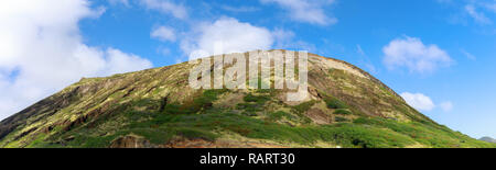 Chaîne de montagnes de Kualoa vue panoramique, célèbre lieu de tournage sur l'île Oahu, Hawaii - Image Banque D'Images