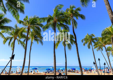 Honolulu, Hawaii - Dec 23, 2018 : la plage de Waikiki, Honolulu, Oahu Banque D'Images