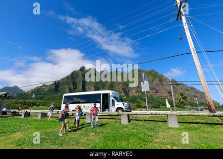 Kahaluu, Hawaii - 24 Déc., 2018 : gamme de montagne de Kualoa vue panoramique, célèbre lieu de tournage sur l'île Oahu, Hawaii - Image Banque D'Images