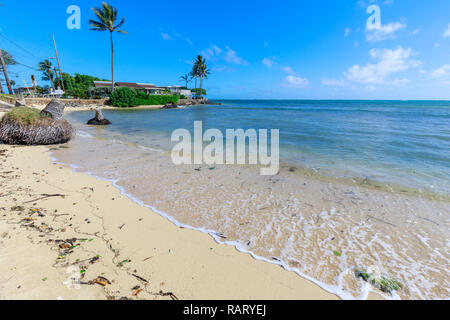 Kahaluu, Hawaii - 24 Déc., 2018 : la plage vue à Kualoa Regional Park, Oahu, Hawaii Banque D'Images