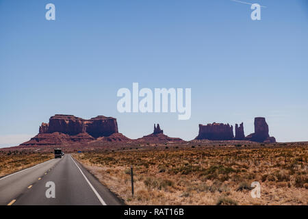 Les buttes de grès rouge connu sous le nom de Monument Valley sur l'Arizona/Utah border Banque D'Images