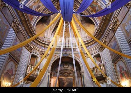 ROME, ITALIE - 10 avril 2012 : vue de l'intérieur de l'église Santissimo Sacramento à Rome. La célèbre église baroque a été achevé en 1730. Banque D'Images