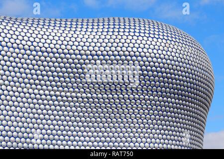 BIRMINGHAM, UK - 19 avril 2013 : grand magasin Selfridges à Birmingham. Le bâtiment moderne fait partie du centre commercial Bullring et s'est achevé Banque D'Images