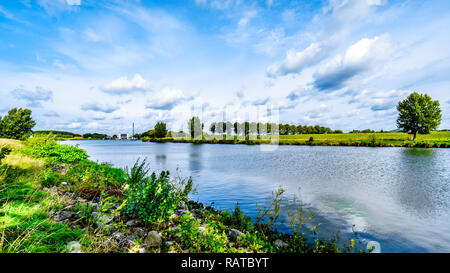 Le Maas-Waal Canal près de la ville de Malden. Connectez le canal de la Meuse et du Waal, au centre des Pays-Bas Banque D'Images