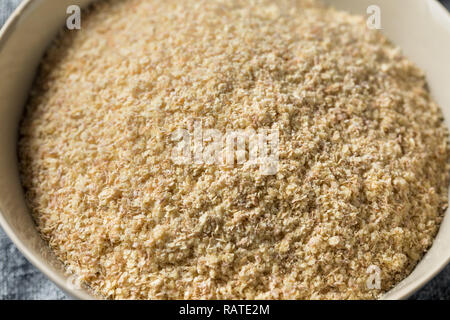 La farine de germe de blé biologique sec prêt à cuire avec Banque D'Images
