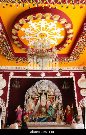 Kali Badi , C.R.Park , New Delhi , Inde, Dt-30 mai 2014. Une vue complète de Durga Idiol Potrait de l'intérieur Mode Pandal Puja Banque D'Images