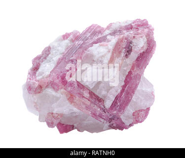 Quartz blanc brut parsemée de cristaux de tourmaline rose du Brésil, isolé sur fond blanc. Banque D'Images