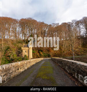 Porters Lodge, Ballindalloch Estate, Moray, Écosse sous le soleil d'hivers de l'après-midi. Banque D'Images