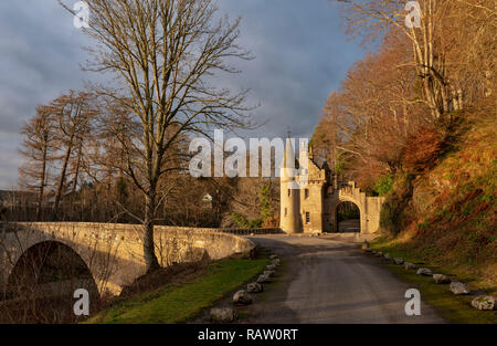 Porters Lodge, Ballindalloch Estate, Moray, Écosse sous le soleil d'hivers de l'après-midi. Banque D'Images