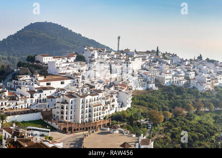 Charmant village blanc de Frigiliana, à la Costa del Sol, Malaga Province, Andalusia, Spain Banque D'Images