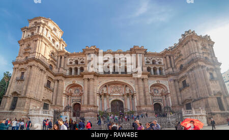 Malaga, Espagne - décembre 8, 2018 point de vue : vue sur la cathédrale de Malaga en Espagne, a été terminé en 1782. C'est l'une des plus grandes cathédrales dans le Banque D'Images