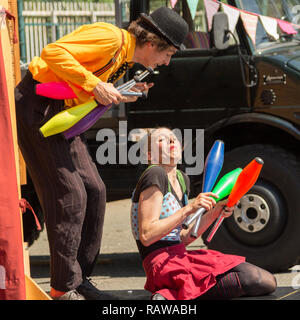 Voyageant de la pantomime société appelée 'Tarkabarka' show à Sopron, Hongrie le 27 mai 2017. Expressions : impuissant et dominants Banque D'Images