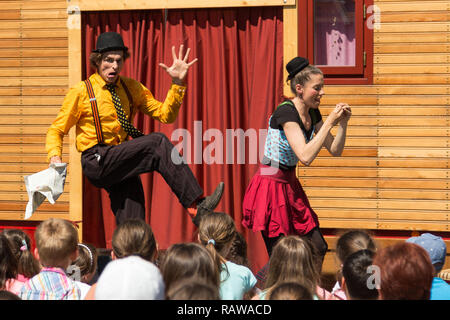 Voyageant de la pantomime société appelée 'Tarkabarka' show à Sopron, Hongrie le 27 mai 2017. Expressions : délicat et panel Banque D'Images