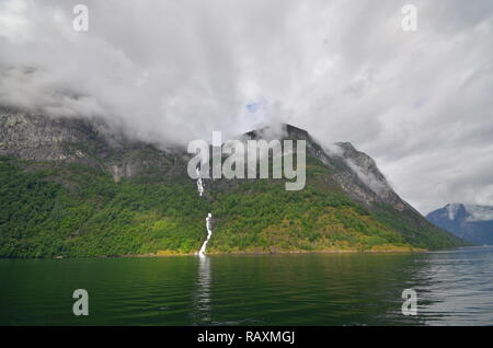 Paysage de l'aurlandsfjord et sogn en Norvège Banque D'Images