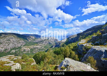 Preikestolen par lysefjord en Norvège en été Banque D'Images