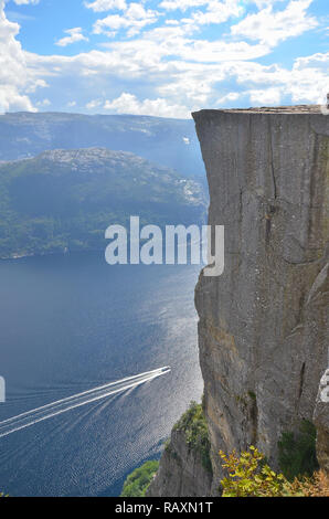 Preikestolen par lysefjord en Norvège en été Banque D'Images