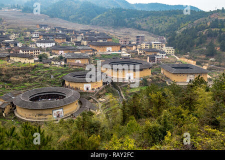 Avis de ChuXi Tulou de cluster - la province de Fujian, Chine. Les tulou sont d'anciennes habitations de la terre du peuple Hakka Banque D'Images