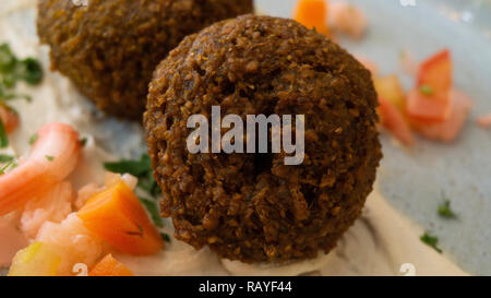 Plat typique de Libanais falafel et légumes avec Banque D'Images