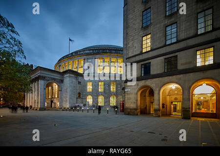Nuit à Manchester Manchester Central Library à Peters Square Banque D'Images