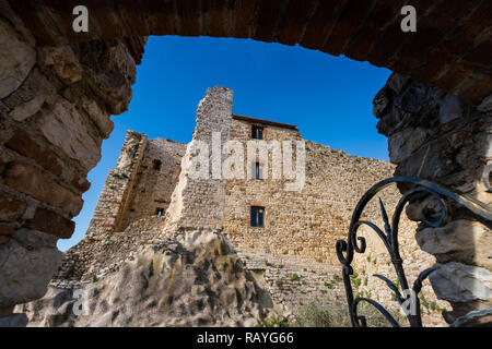 De l'ensemble monumental de la Rocca Aldobrandesca château de Suvereto, province de Livourne, Toscane, Italie Banque D'Images