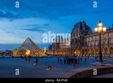 PARIS, FRANCE - 2 décembre 2018 : Le Musée du Louvre à Paris le pays le plus visite museum Banque D'Images