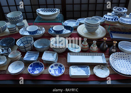 Arita, JAPON - 30 octobre 2018 : fenêtre avec Arita ware, porcelaine japonaise, réalisés dans la zone autour de la ville Arita Banque D'Images