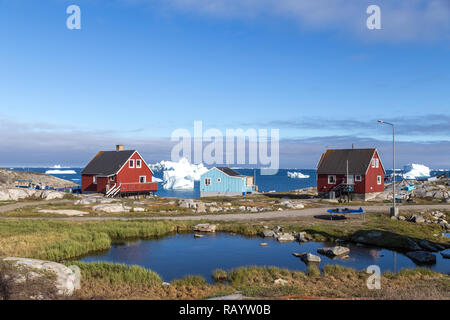 Maisons colorées à Qeqertarsuaq, Groenland Banque D'Images