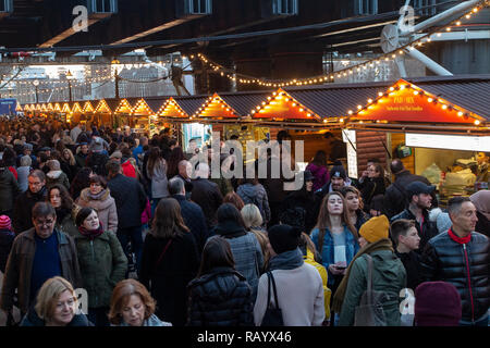 Un marché de Noël sur Londres du South Bank Banque D'Images