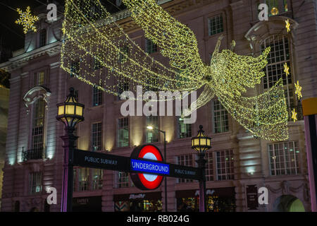 Un ange au-dessus de la station de métro de Piccadilly Circus à Londres Banque D'Images