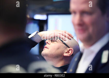 Beijing, USA. Mar 22, 2018. Le professionnel a un reste après la fermeture des marchés à la Bourse de New York à New York, aux États-Unis, le 22 mars 2018. Credit : Wang Ying/Xinhua/Alamy Live News Banque D'Images