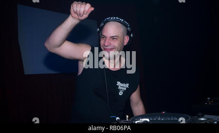 Madrid, Espagne. 5 janvier 2019. Célèbre producteur de musique et DJ David Vunk, qui est derrière l'étiquette de la moustache Records, réalisée pour la première fois à Madrid, devant des centaines de fans. Credit : Lora Grigorova/Alamy Live News Banque D'Images