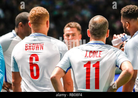 Glasgow, Royaume-Uni. 5e jan 2019. Jour 2 de l'action de l'FansBet 6 étoiles tournoi au SSE Hydro dans Glasgow. Partie 6 - l'Angleterre contre l'Ecosse Angleterre demander un temps d'arrêt et à 4-0 vers le bas besoin de trier eux-mêmes s'ils sont de revenir au jeu. Le capitaine Michael Owen ne tout le parler) au cours de l'étoile 6 tournoi dans Glasgow Crédit : Colin Poultney/Alamy Live News Banque D'Images