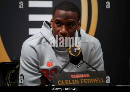 Santa Clara, Californie, États-Unis. 5e Jan, 2019. Janvier 05, 2019 - San Jose, Californie, États-Unis - Clemson Tigers défensive fin Clelin Ferrell (99) parle avec les médias au cours de la journée des médias au Centre SAP avant les éliminatoires du championnat national de football match entre le Clemson Tigers et de l'Alabama Crimson Tide chez Levi's Stadium, Santa Clara, Californie. Crédit : Adam Lacy/ZUMA/Alamy Fil Live News Banque D'Images