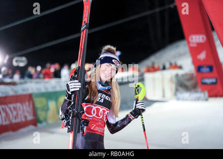 Zagreb, Croatie. 5e Jan, 2019. (SP) CROATIE-Zagreb-COUPE DU MONDE DE SKI FIS-SNOW QUEEN TROPHY Mikaela Shiffrin des États-Unis célèbre après la course de slalom dames à la Coupe du Monde de ski FIS Snow Queen Trophy 2019 à Zagreb, Croatie, janv. 5, 2019. Credit : Slavko Midzor/Xinhua/Alamy Live News Banque D'Images