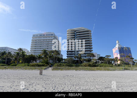 En Floride, aux États-Unis. 5e jan 2019. Kanye West et Kim Kardashian (KimYe) ont acheté dans les 18 étages de la tour de luxe en front de mer, Maison Faena vu ici conçu par Norman Foster et accueil de maîtres de l'univers, y compris le président de Goldman Sachs Lloyd Blankfein, hedge-fund milliardaire Ken Griffin et Faena co-développeur Len Blavatnik. le 5 janvier 2019 à Miami Beach, Floride Personnes : Kanye West et Kim Kardashian : Tempêtes de crédit APT Media Group/Alamy Live News Banque D'Images