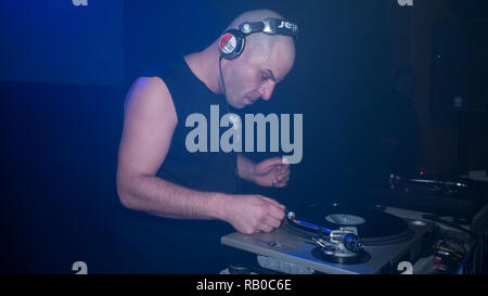 Madrid, Espagne. 5e jan 2019. David Vunk chef de l'italo disco musique électronique pour la première fois à Madrid, Espagne à la discothèque la place la noche del sol. Credit : SOPA/Alamy Images Limited Live News Banque D'Images