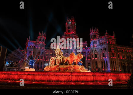 Madrid, Espagne. 5e jan 2019. Madrid, Espagne. 5e jan 2019. Madrid, Espagne. 5e jan 2019. Parade des Trois Sages, Melchor, Gaspar et Baltasar avant de livrer les cadeaux qu'ils vont laisser à la maison ce soir, 2019. Madrid, Espagne. Credit : CORDON PRESS/Alamy Live News Crédit : CORDON PRESS/Alamy Live News Banque D'Images